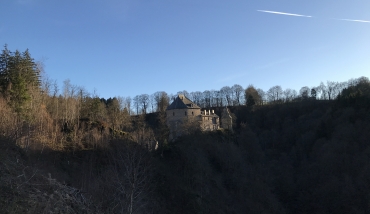 Château de Reinhardstein - Barrage de Robertville.JPG
